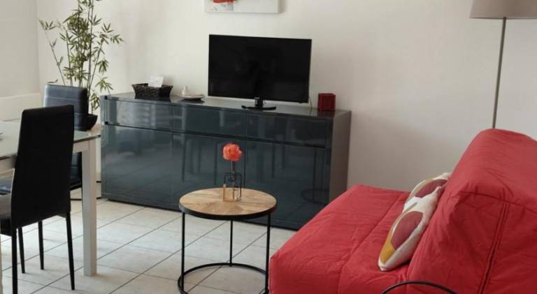 Apartment with pool — photo 2