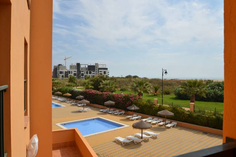 Holiday apartment with pool & patio — photo 5