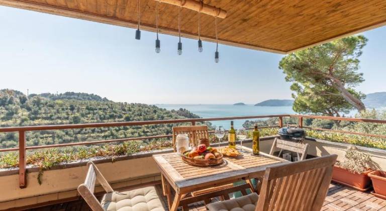 Rental apartment with 2 rooms for 7 persons in Lerici