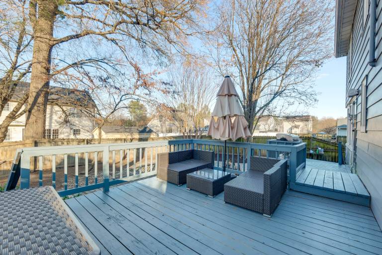 Private Yard & Deck: Long-Term Stay in Glen Allen! in Glen Allen, VA