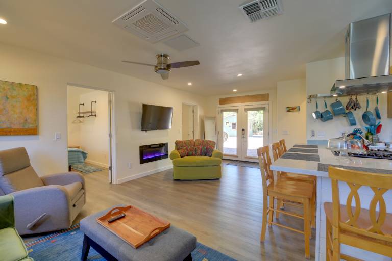 Old Town Cottonwood Cottage w/ Yard, Pets Welcome — photo 5