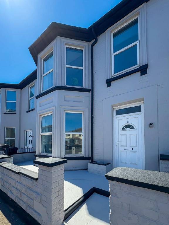 House with yard & grill in Great Yarmouth