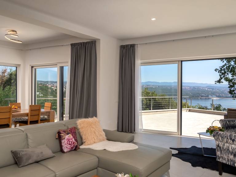 Vacation home with terrace, grill & private pool | Sea view — photo 3