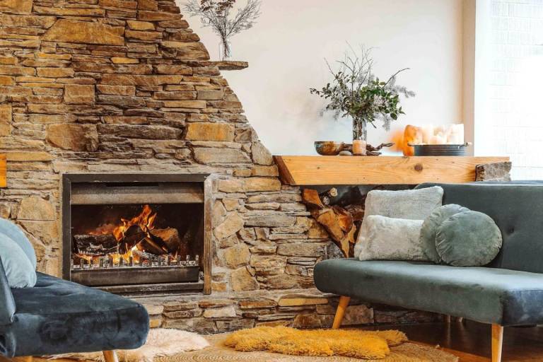 Gorgeous Queenstown Retreat Above Lake Wakatipu