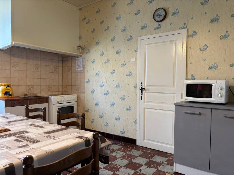 Charming Village Retreat Near Loire Gorges: Spacious Home, Garden, & Nearby Attractions — photo 4