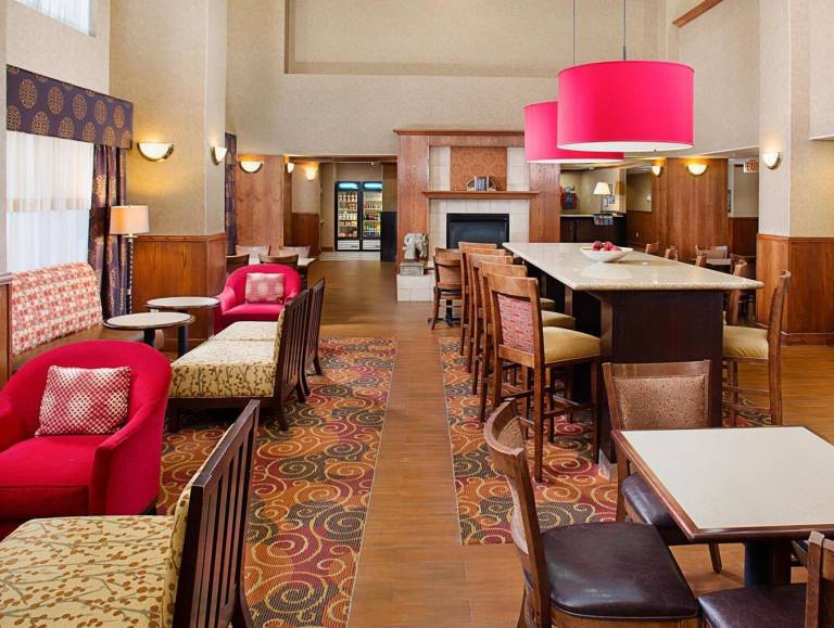 Hampton Inn & Suites Denton — photo 2