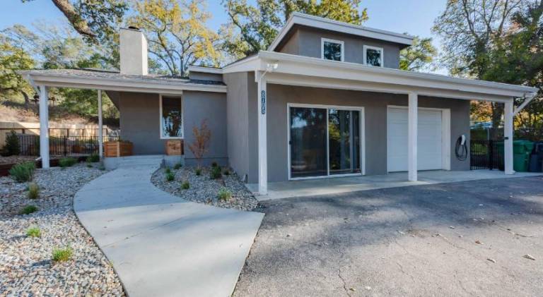 House with hot tub in Atascadero, CA