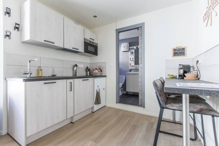 Cute affordable 1-br minutes from Cannes Center — photo 4