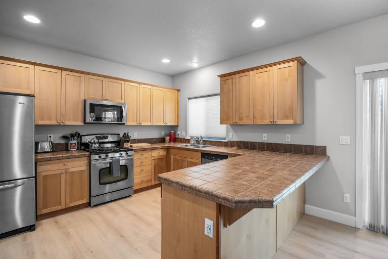 Vacation home with grill, fast internet & yard | Mountain view — photo 4
