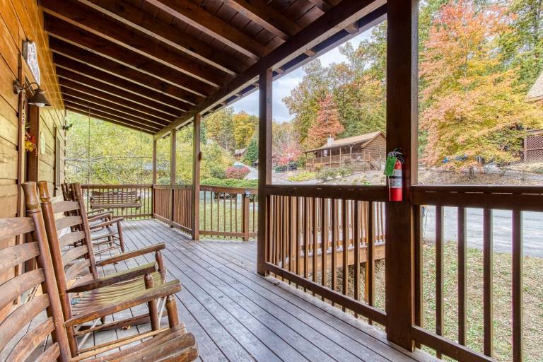 Cabin with private pool — photo 3