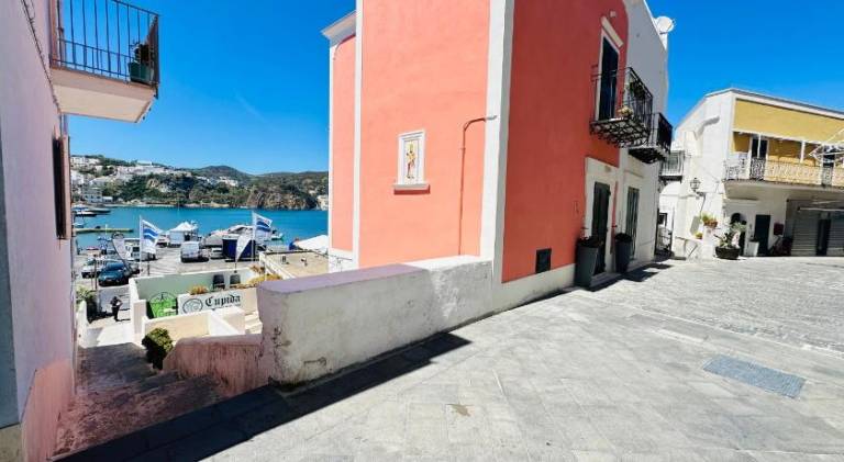 Clorinda - Immobilevante in Ponza