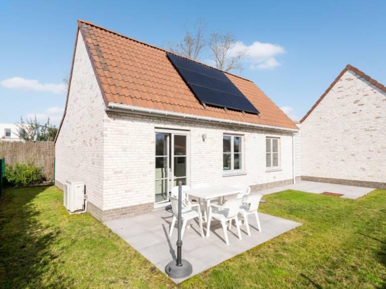 House with 3 rooms for 6 persons in Koksijde