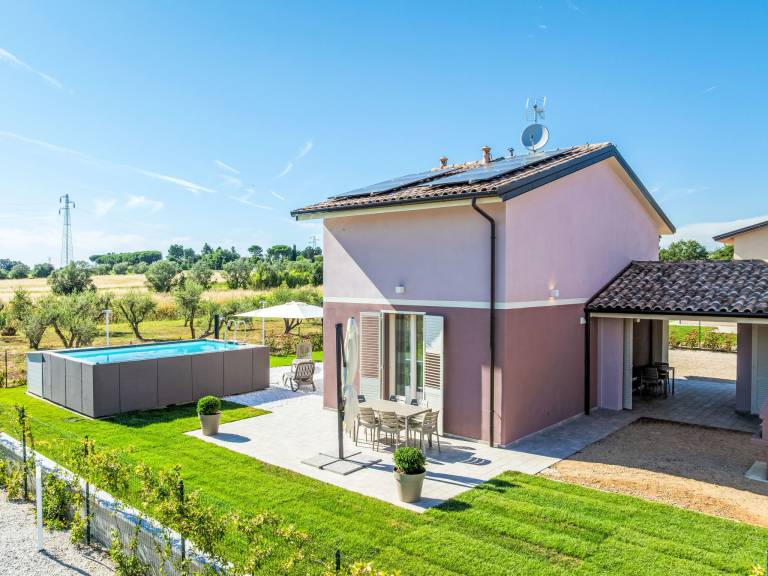 Ferienhaus mit Terrasse, Garten und privatem Pool