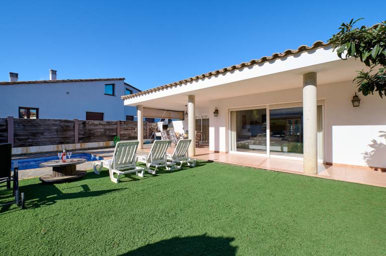 Fully equipped ample vacation home with terrace, garden & private pool | Pets allowed — photo 3