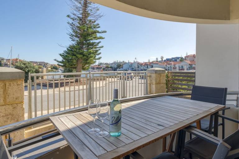 Apartment Mindarie