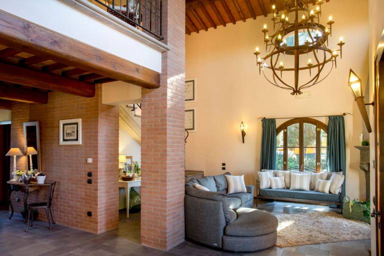 Child-friendly charming villa with yard, hot tub & patio | Pet-friendly — photo 3