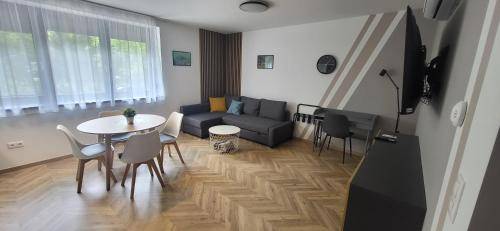 Apartman  Tatabánya