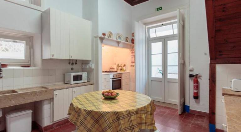 Rental apartment with terrace, yard & barbecue — photo 4