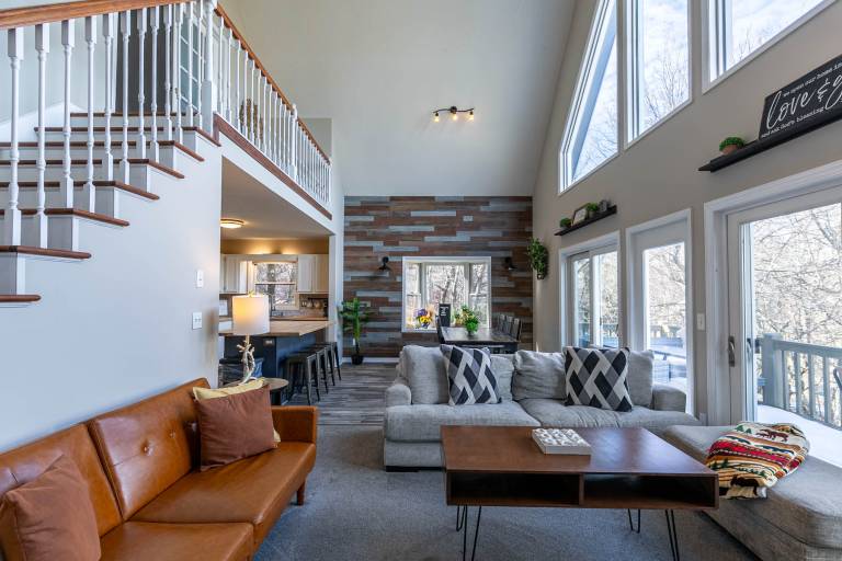 Sky High Chalet - Blowing Rock home with hot tub, pool table, bunk room, and fire pit — photo 3
