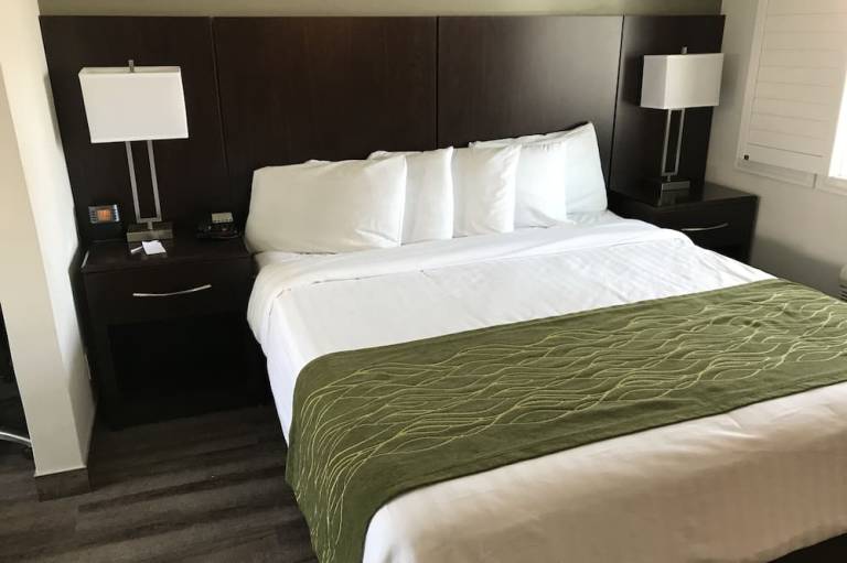 Hi View Inn & Suites