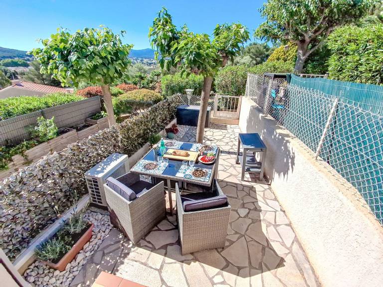 Apartment with terrace & yard | Beach nearby | Pet-friendly — photo 2