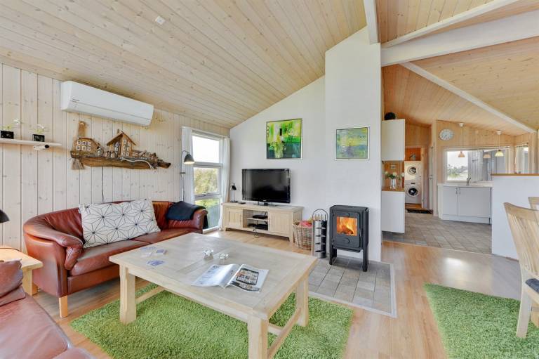 Fully equipped lovely house with terrace, sauna & hot tub | Water view | Pets allowed — photo 4
