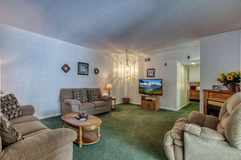 Family-oriented condo with pool | Dogs allowed — photo 3