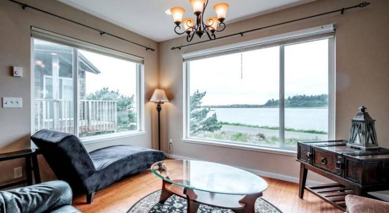 Amazing Beachfront Villa in Newport, Oregon — photo 2