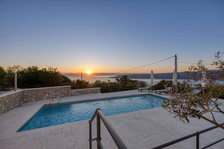 Villa with barbecue, garden & terrace | Water view — photo 2