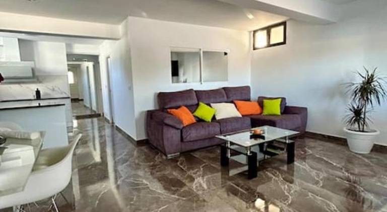 Holiday apartment with patio, private pool & yard — photo 4