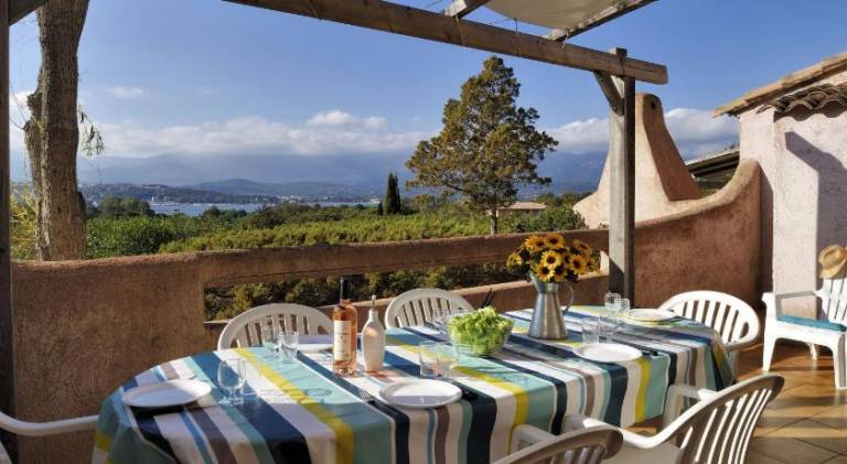 Vacation home with pool, barbecue & terrace | Pets allowed — photo 3