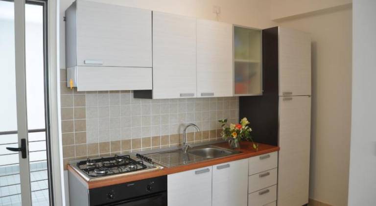 Serviced apartment with patio | Pet-friendly — photo 4