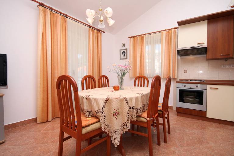 One bedroom apartment with balcony Jelsa, Hvar (A-196-b) — photo 5