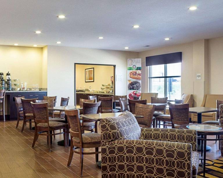 Quality Inn & Suites Minot North — photo 3