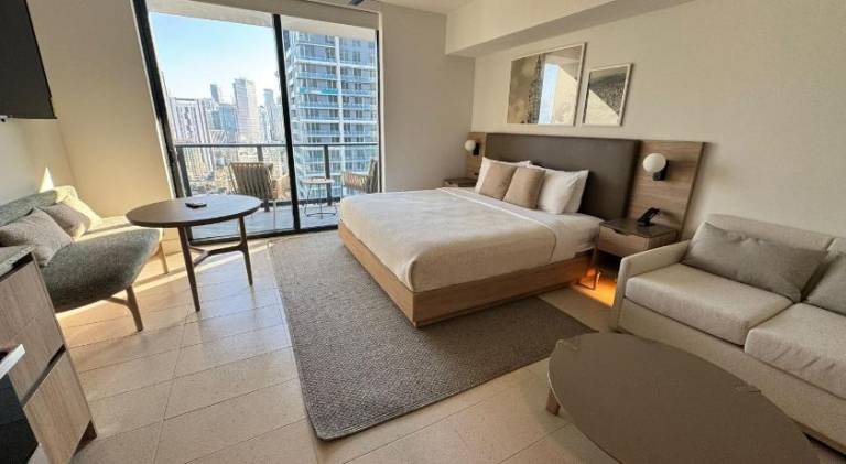 Holiday apartment with pool | Close to Bayside Marketplace — photo 2