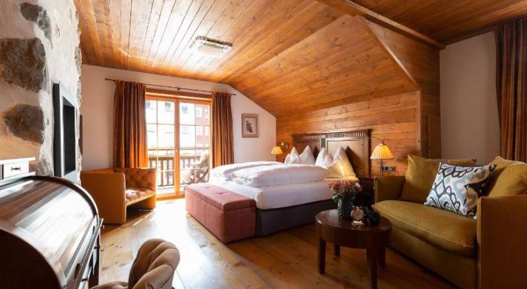Chalet with private pool & sauna — photo 2