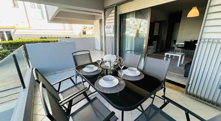 Apartment with patio — photo 5