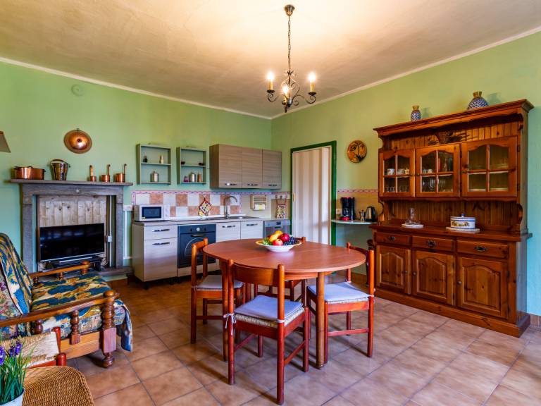 Fully equipped beautiful holiday apartment with patio & garden | Beach nearby | Pets allowed — photo 3