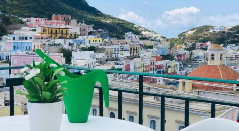 Apartment with 2 rooms for 6 persons in Ponza