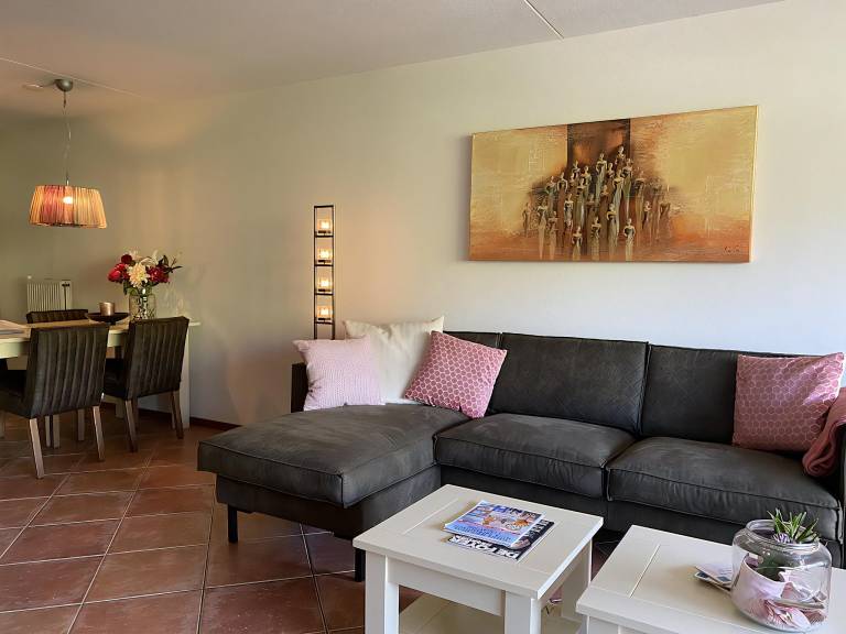 Apartment with jacuzzi & patio — photo 5
