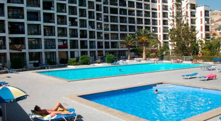 Rental apartment with yard, pool & terrace | Next to the beach | Pet-friendly — photo 3