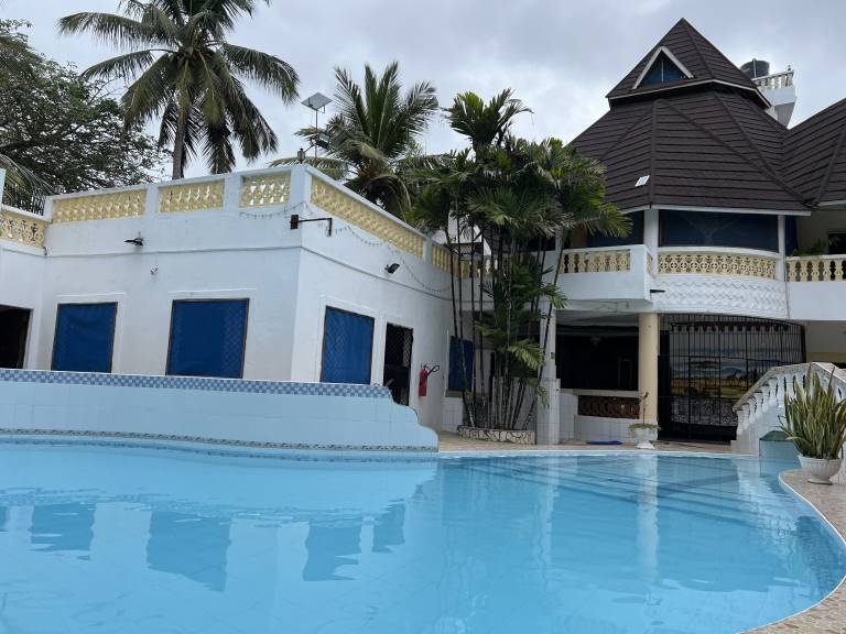 Villa  Diani Beach
