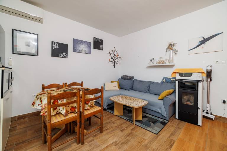 Rental apartment with patio, barbeque & yard | Sea view — photo 2