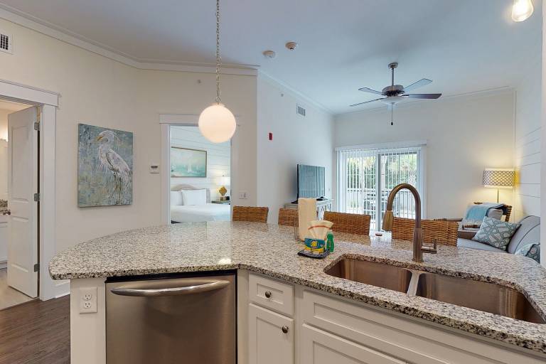 Queen Suite @ 400 Ocean Suites — photo 5