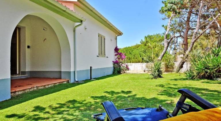 Vacation home with yard, BBQ & patio in Sorso