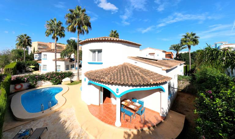 Villa with patio, barbecue & private pool — photo 2