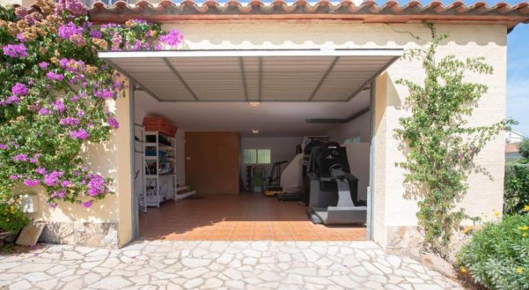 Villa with patio, BBQ & private pool | Suitable for remote work — photo 5