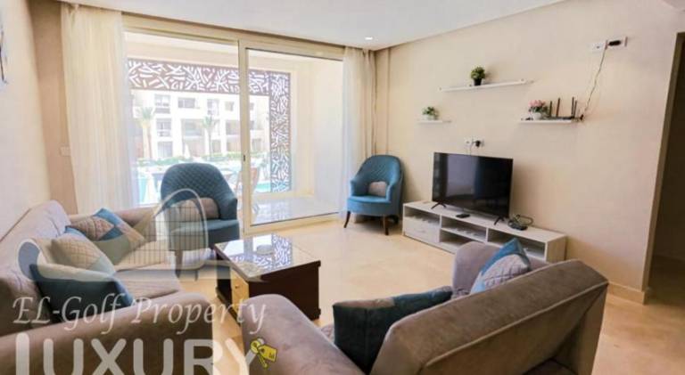 Apartment with pool — photo 4