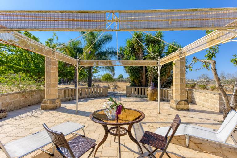 Rental apartment with grill, yard & patio | Garden view — photo 2