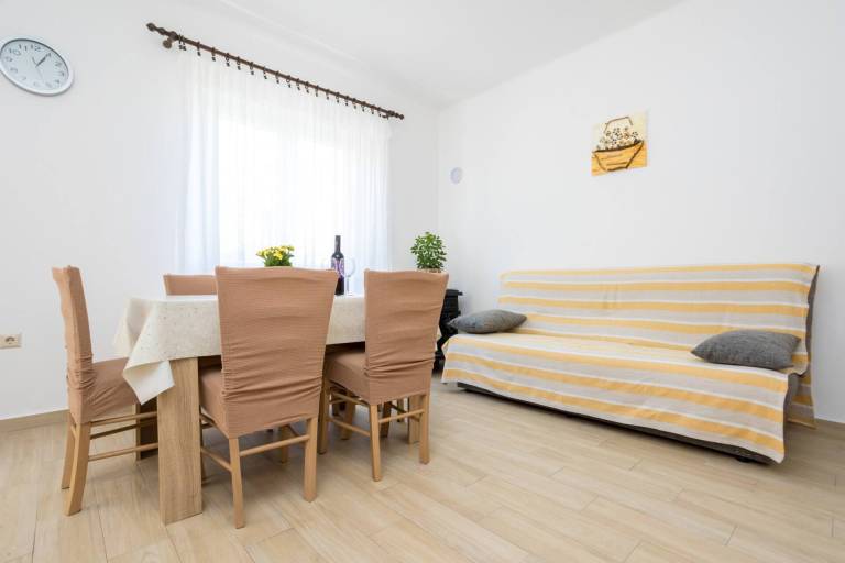 Apartment with garden, BBQ & terrace | Sea view — photo 5